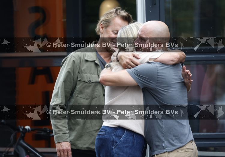 Hoogland 29 augustus 2026
Linda de Mol en haar partner Jeroen Rietbergen gaan winkeles bij BOBS in Hoogland . Eigenaar Bob Reijnders vangt ze op.