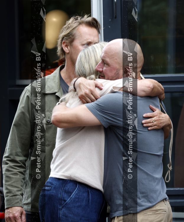 Hoogland 29 augustus 2026
Linda de Mol en haar partner Jeroen Rietbergen gaan winkeles bij BOBS in Hoogland . Eigenaar Bob Reijnders vangt ze op.