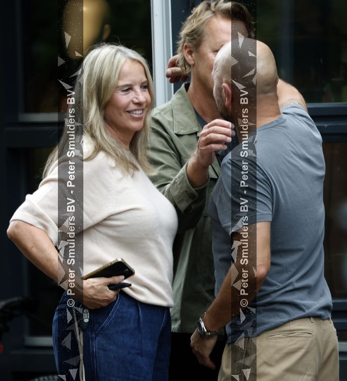 Hoogland 29 augustus 2026
Linda de Mol en haar partner Jeroen Rietbergen gaan winkeles bij BOBS in Hoogland . Eigenaar Bob Reijnders vangt ze op.