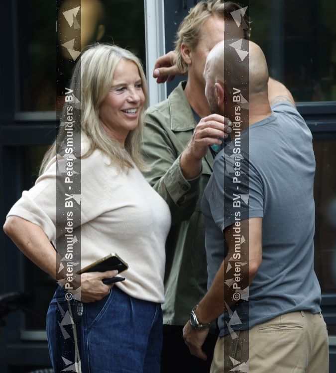 Hoogland 29 augustus 2026
Linda de Mol en haar partner Jeroen Rietbergen gaan winkeles bij BOBS in Hoogland . Eigenaar Bob Reijnders vangt ze op.