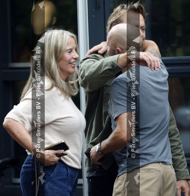 Hoogland 29 augustus 2026
Linda de Mol en haar partner Jeroen Rietbergen gaan winkeles bij BOBS in Hoogland . Eigenaar Bob Reijnders vangt ze op.