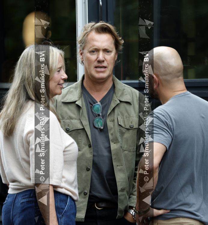 Hoogland 29 augustus 2026
Linda de Mol en haar partner Jeroen Rietbergen gaan winkeles bij BOBS in Hoogland . Eigenaar Bob Reijnders vangt ze op.