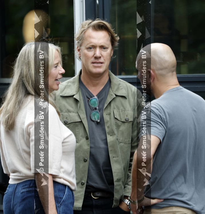 Hoogland 29 augustus 2026
Linda de Mol en haar partner Jeroen Rietbergen gaan winkeles bij BOBS in Hoogland . Eigenaar Bob Reijnders vangt ze op.