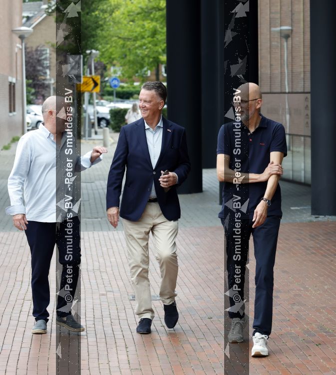 Amstelveen 15 augustus 2026
Louis v Gaal signeert bij boekhandel Venstra in het Stadshart .
