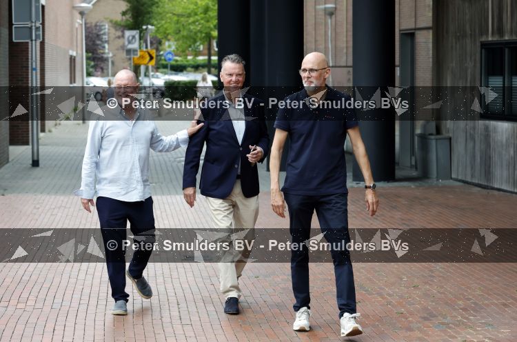 Amstelveen 15 augustus 2026
Louis v Gaal signeert bij boekhandel Venstra in het Stadshart .