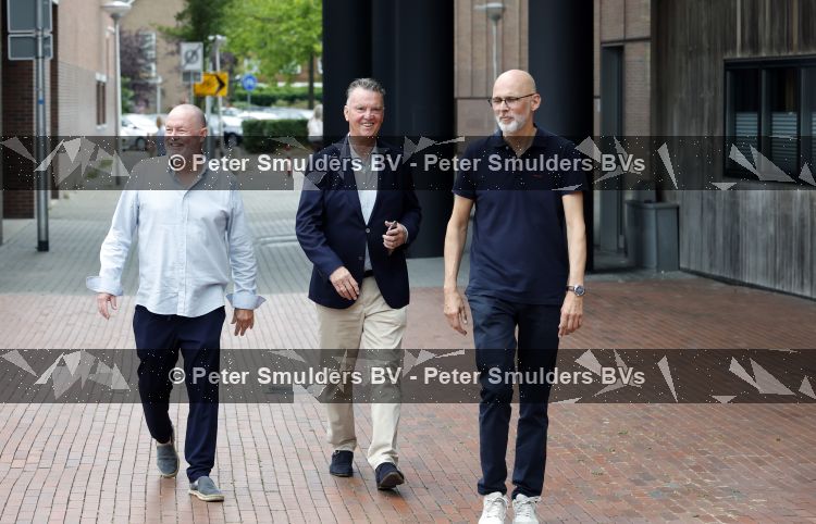 Amstelveen 15 augustus 2026
Louis v Gaal signeert bij boekhandel Venstra in het Stadshart .