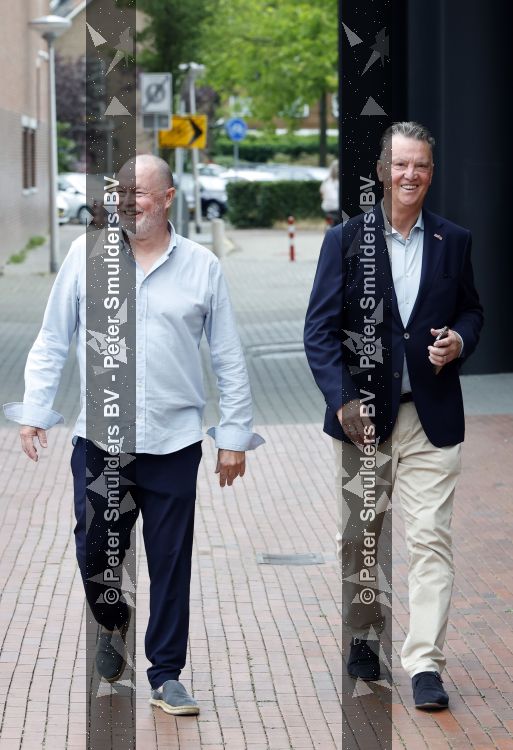Amstelveen 15 augustus 2026
Louis v Gaal signeert bij boekhandel Venstra in het Stadshart .