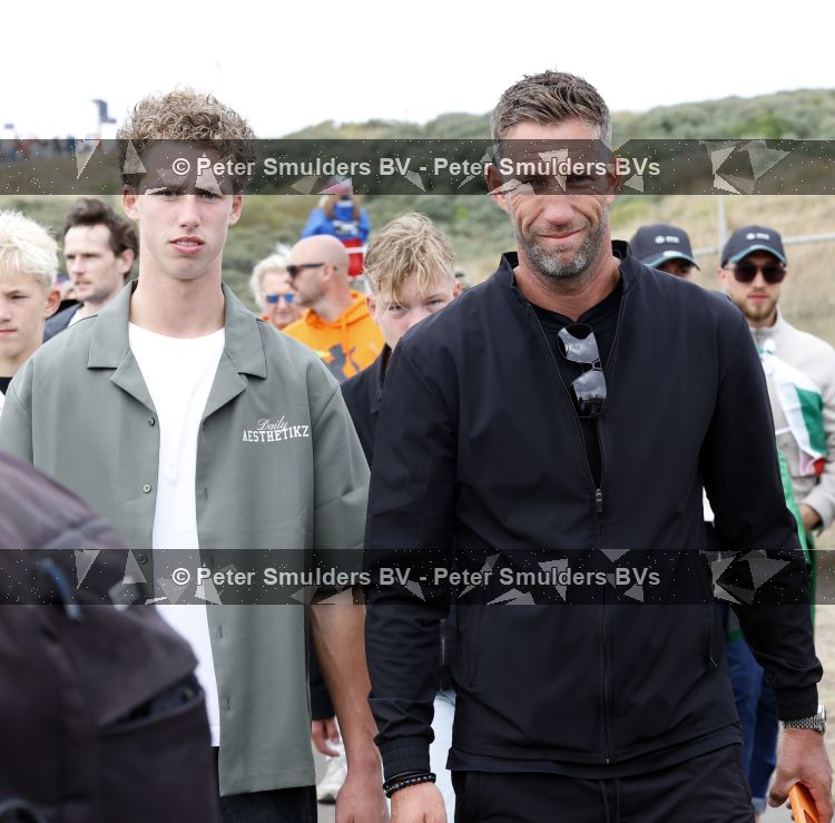 Amsterdam 23 augustus 2026
De laatse Grand Prix F1 op het circuit van Zandvoort . Maarten Stekelenburg met zoon 