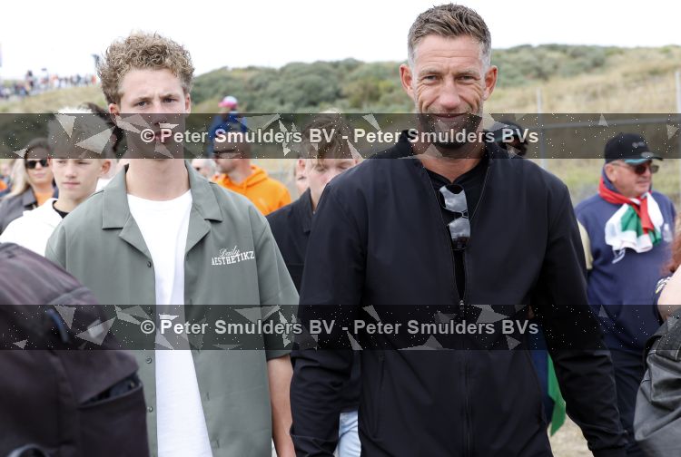 Amsterdam 23 augustus 2026
De laatse Grand Prix F1 op het circuit van Zandvoort . Maarten Stekelenburg met zoon 