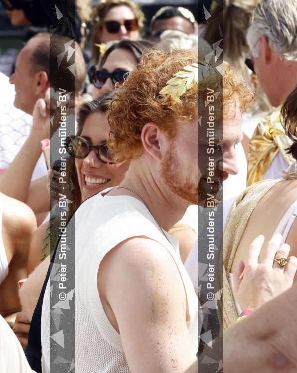 Amsterdam 1 augustus 2026
Malou Petter met haar vriend Sil v d  Wees tijdens de Gay Pride op de AVRO TROS Boot