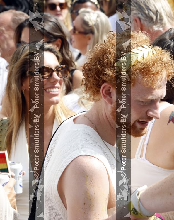 Amsterdam 1 augustus 2026
Malou Petter met haar vriend Sil v d  Wees tijdens de Gay Pride op de AVRO TROS Boot