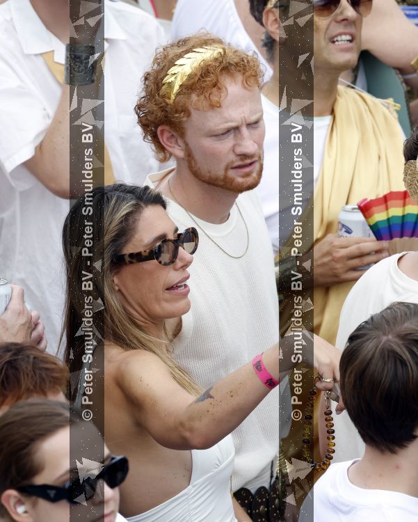 Amsterdam 1 augustus 2026
Malou Petter met haar vriend Sil v d  Wees tijdens de Gay Pride op de AVRO TROS Boot
