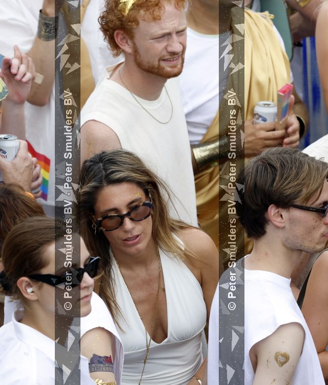 Amsterdam 1 augustus 2026
Malou Petter met haar vriend Sil v d  Wees tijdens de Gay Pride op de AVRO TROS Boot