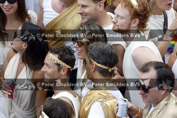 Amsterdam 1 augustus 2026
Malou Petter met haar vriend Sil v d  Wees tijdens de Gay Pride op de AVRO TROS Boot
