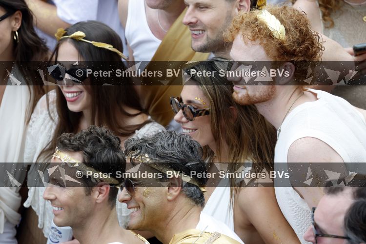 Amsterdam 1 augustus 2026
Malou Petter met haar vriend Sil v d  Wees tijdens de Gay Pride op de AVRO TROS Boot