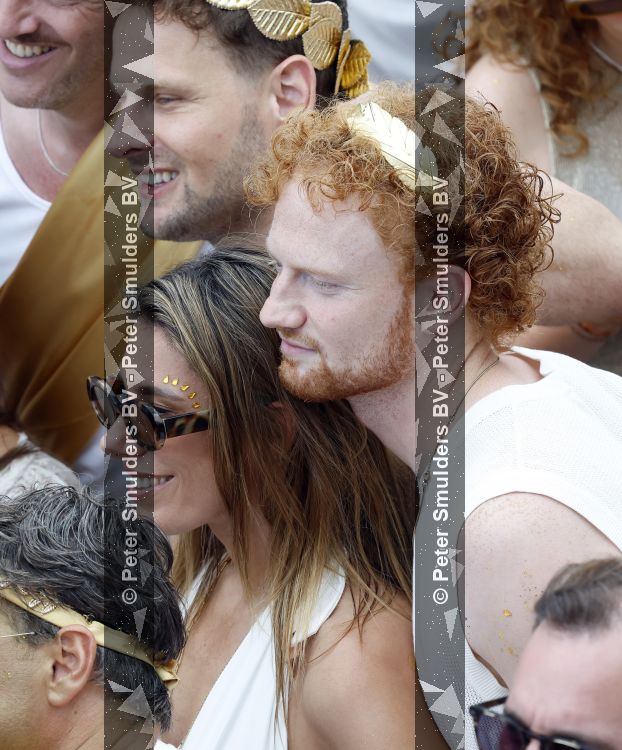 Amsterdam 1 augustus 2026
Malou Petter met haar vriend Sil v d  Wees tijdens de Gay Pride op de AVRO TROS Boot