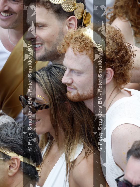 Amsterdam 1 augustus 2026
Malou Petter met haar vriend Sil v d  Wees tijdens de Gay Pride op de AVRO TROS Boot