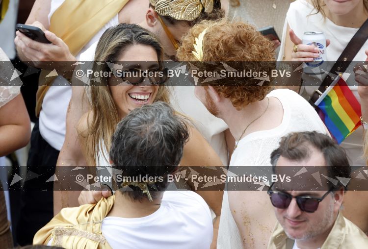 Amsterdam 1 augustus 2026
Malou Petter met haar vriend Sil v d  Wees tijdens de Gay Pride op de AVRO TROS Boot