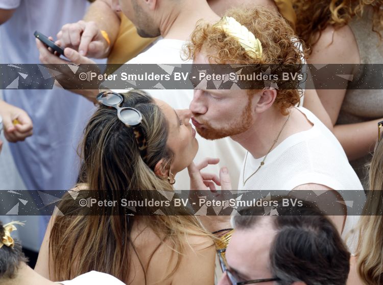 Amsterdam 1 augustus 2026
Malou Petter met haar vriend Sil v d  Wees tijdens de Gay Pride op de AVRO TROS Boot