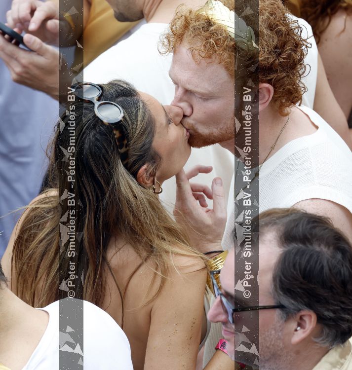 Amsterdam 1 augustus 2026
Malou Petter met haar vriend Sil v d  Wees tijdens de Gay Pride op de AVRO TROS Boot
