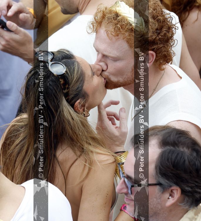 Amsterdam 1 augustus 2026
Malou Petter met haar vriend Sil v d  Wees tijdens de Gay Pride op de AVRO TROS Boot
