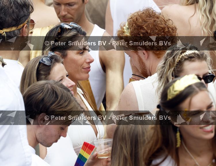 Amsterdam 1 augustus 2026
Malou Petter met haar vriend Sil v d  Wees tijdens de Gay Pride op de AVRO TROS Boot