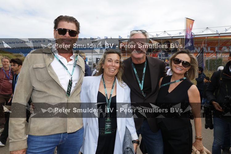Amsterdam 23 augustus 2026
De laatse Grand Prix F1 op het circuit van Zandvoort . Marc v Deursen met zijn vrouw en vrienden