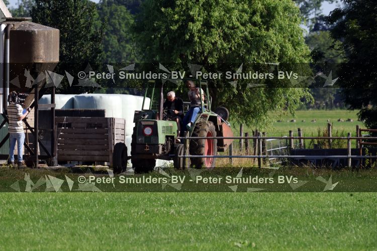 Flanssum 1 augustus 2026
De meilandjes hebben opnames op een boerderij voor een nieuwe serie op Videoland . Maxime Meiland Montana Meiland Erica Meiland en Martien Meiland werken op de boerderij .
