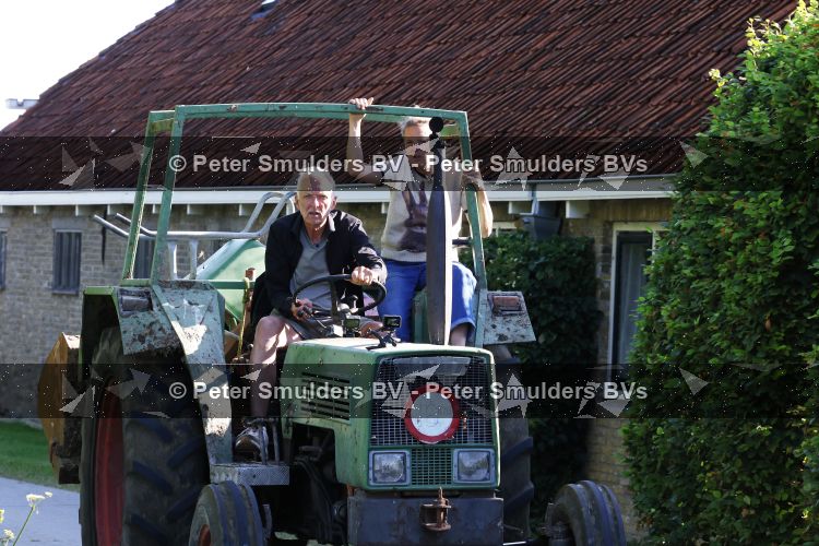 Flanssum 1 augustus 2026
De meilandjes hebben opnames op een boerderij voor een nieuwe serie op Videoland . Maxime Meiland Montana Meiland Erica Meiland en Martien Meiland werken op de boerderij .