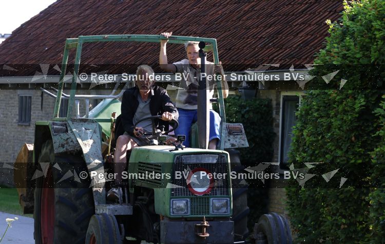 Flanssum 1 augustus 2026
De meilandjes hebben opnames op een boerderij voor een nieuwe serie op Videoland . Maxime Meiland Montana Meiland Erica Meiland en Martien Meiland werken op de boerderij .