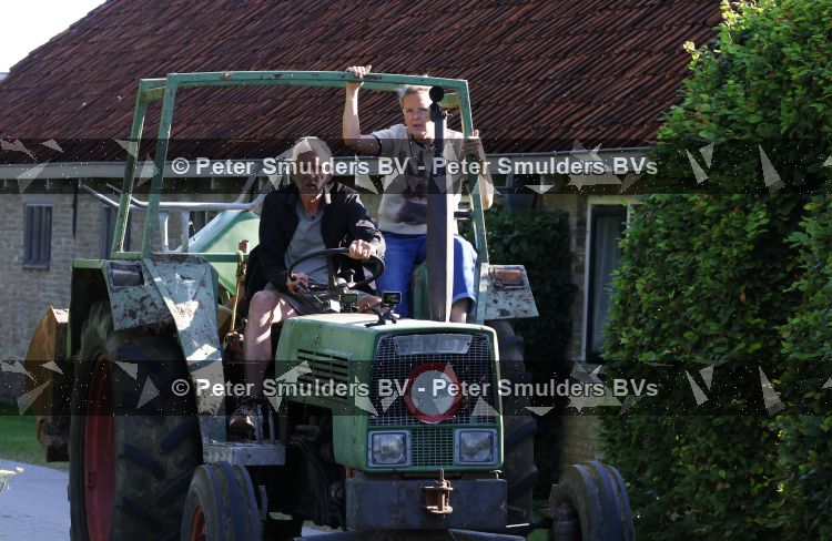 Flanssum 1 augustus 2026
De meilandjes hebben opnames op een boerderij voor een nieuwe serie op Videoland . Maxime Meiland Montana Meiland Erica Meiland en Martien Meiland werken op de boerderij .
