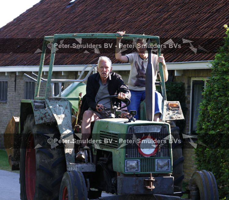 Flanssum 1 augustus 2026
De meilandjes hebben opnames op een boerderij voor een nieuwe serie op Videoland . Maxime Meiland Montana Meiland Erica Meiland en Martien Meiland werken op de boerderij .