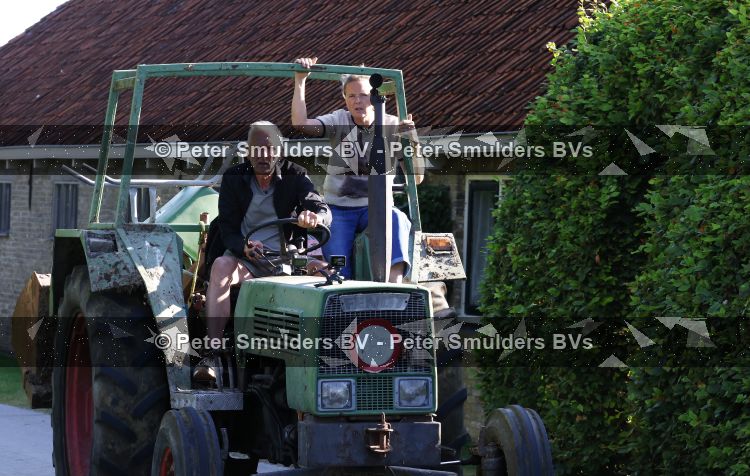 Flanssum 1 augustus 2026
De meilandjes hebben opnames op een boerderij voor een nieuwe serie op Videoland . Maxime Meiland Montana Meiland Erica Meiland en Martien Meiland werken op de boerderij .