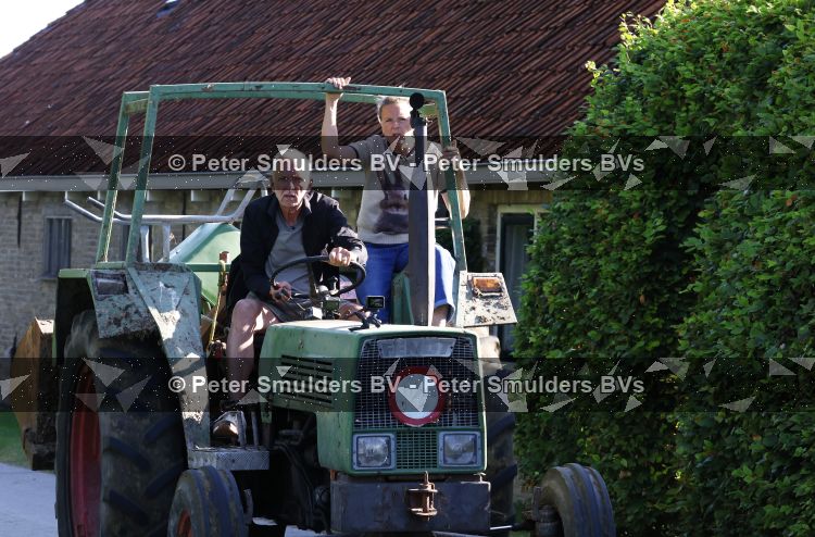 Flanssum 1 augustus 2026
De meilandjes hebben opnames op een boerderij voor een nieuwe serie op Videoland . Maxime Meiland Montana Meiland Erica Meiland en Martien Meiland werken op de boerderij .