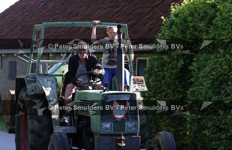 Flanssum 1 augustus 2026
De meilandjes hebben opnames op een boerderij voor een nieuwe serie op Videoland . Maxime Meiland Montana Meiland Erica Meiland en Martien Meiland werken op de boerderij .