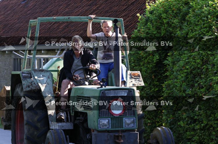 Flanssum 1 augustus 2026
De meilandjes hebben opnames op een boerderij voor een nieuwe serie op Videoland . Maxime Meiland Montana Meiland Erica Meiland en Martien Meiland werken op de boerderij .