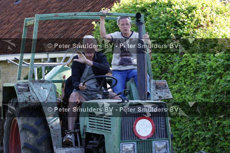 Flanssum 1 augustus 2026
De meilandjes hebben opnames op een boerderij voor een nieuwe serie op Videoland . Maxime Meiland Montana Meiland Erica Meiland en Martien Meiland werken op de boerderij .