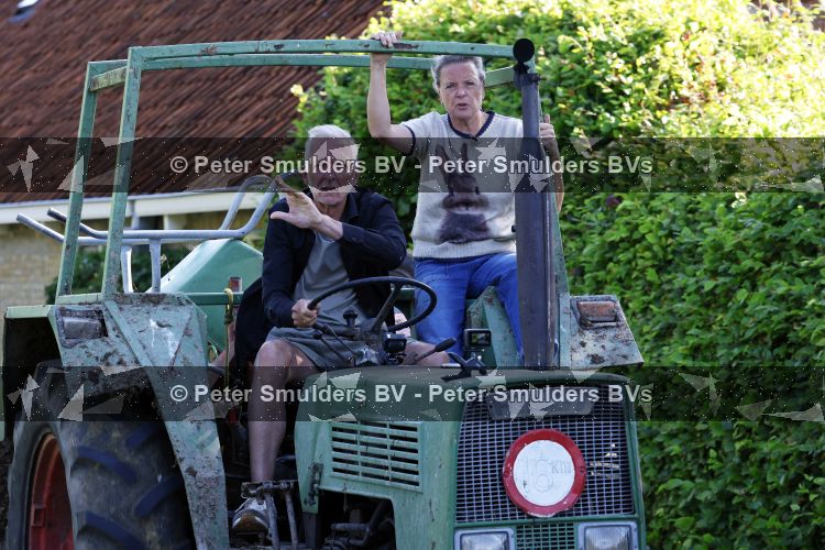 Flanssum 1 augustus 2026
De meilandjes hebben opnames op een boerderij voor een nieuwe serie op Videoland . Maxime Meiland Montana Meiland Erica Meiland en Martien Meiland werken op de boerderij .