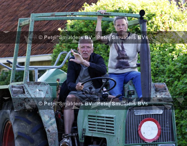 Flanssum 1 augustus 2026
De meilandjes hebben opnames op een boerderij voor een nieuwe serie op Videoland . Maxime Meiland Montana Meiland Erica Meiland en Martien Meiland werken op de boerderij .