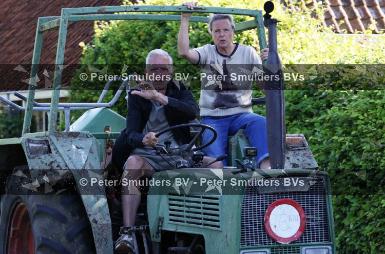 Flanssum 1 augustus 2026
De meilandjes hebben opnames op een boerderij voor een nieuwe serie op Videoland . Maxime Meiland Montana Meiland Erica Meiland en Martien Meiland werken op de boerderij .