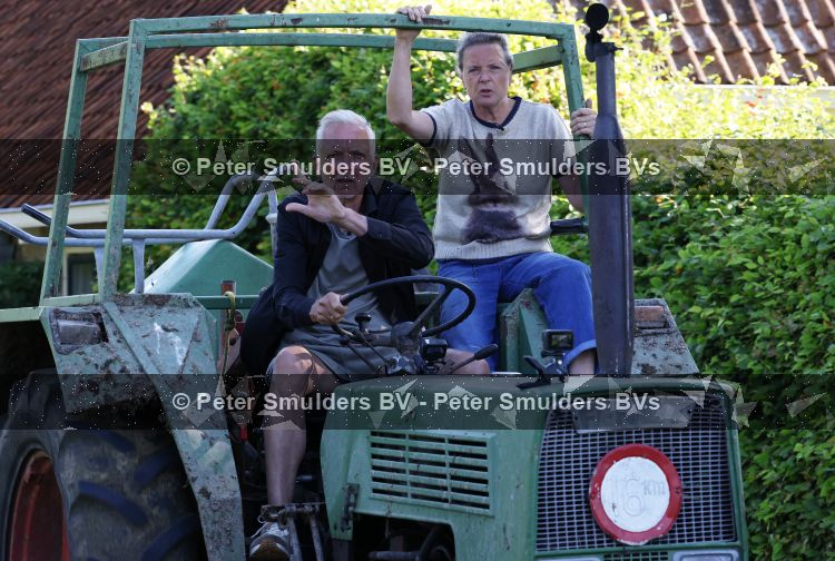 Flanssum 1 augustus 2026
De meilandjes hebben opnames op een boerderij voor een nieuwe serie op Videoland . Maxime Meiland Montana Meiland Erica Meiland en Martien Meiland werken op de boerderij .