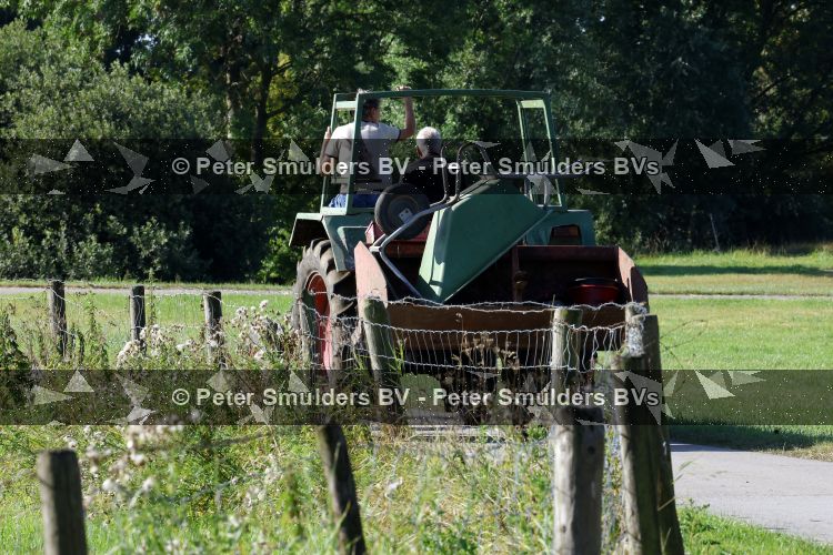 Flanssum 1 augustus 2026
De meilandjes hebben opnames op een boerderij voor een nieuwe serie op Videoland . Maxime Meiland Montana Meiland Erica Meiland en Martien Meiland werken op de boerderij .