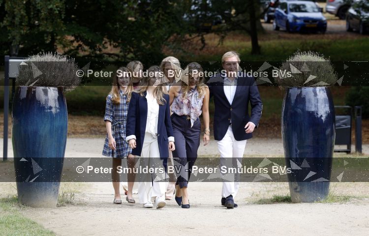 Santpoort 17 augustus 2026
Presentatie Videoland serie Maxima met de cast Natali Anna Ruben Brinkman Rosa v Leeuwen Fiene Mooij Charlotte Kampinga Teun Luijck Carolien Spoor en Sophie v Winden op landgoed Duin & Kruidberg