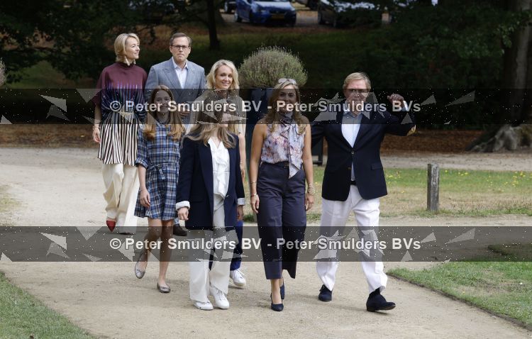 Santpoort 17 augustus 2026
Presentatie Videoland serie Maxima met de cast Natali Anna Ruben Brinkman Rosa v Leeuwen Fiene Mooij Charlotte Kampinga Teun Luijck Carolien Spoor en Sophie v Winden op landgoed Duin & Kruidberg