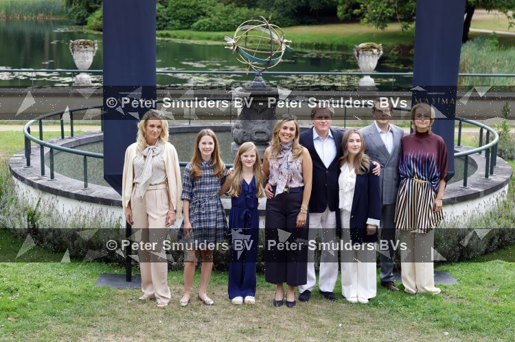Santpoort 17 augustus 2026
Presentatie Videoland serie Maxima met de cast Natali Anna Ruben Brinkman Rosa v Leeuwen Fiene Mooij Charlotte Kampinga Teun Luijck Carolien Spoor en Sophie v Winden op landgoed Duin & Kruidberg