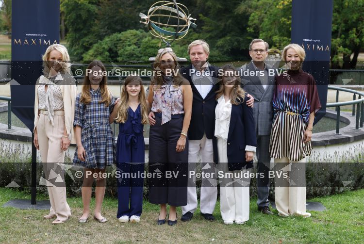 Santpoort 17 augustus 2026
Presentatie Videoland serie Maxima met de cast Natali Anna Ruben Brinkman Rosa v Leeuwen Fiene Mooij Charlotte Kampinga Teun Luijck Carolien Spoor en Sophie v Winden op landgoed Duin & Kruidberg