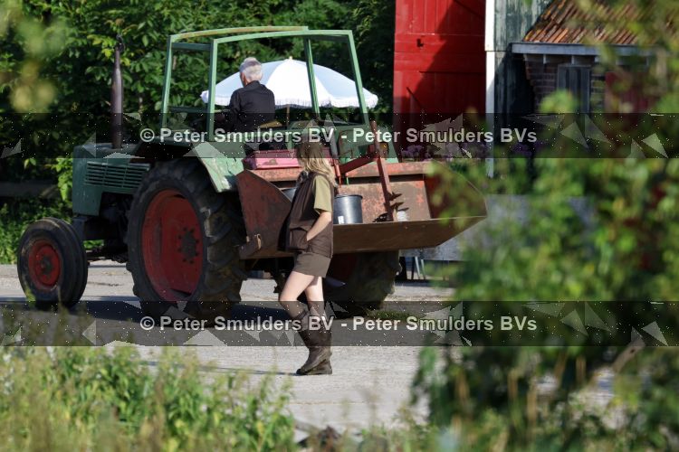 Flanssum 1 augustus 2026
De meilandjes hebben opnames op een boerderij voor een nieuwe serie op Videoland . Maxime Meiland Montana Meiland Erica Meiland en Martien Meiland werken op de boerderij .