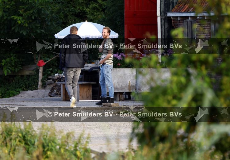 Flanssum 1 augustus 2026
De meilandjes hebben opnames op een boerderij voor een nieuwe serie op Videoland . Maxime Meiland Montana Meiland Erica Meiland en Martien Meiland werken op de boerderij .