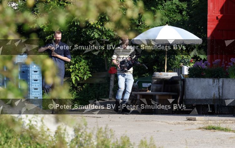 Flanssum 1 augustus 2026
De meilandjes hebben opnames op een boerderij voor een nieuwe serie op Videoland . Maxime Meiland Montana Meiland Erica Meiland en Martien Meiland werken op de boerderij .