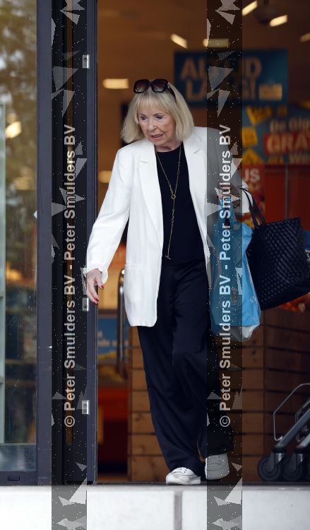 Muiden 28 augustus 2026
Mireille Bekooy doet boodschappen bij de Albert Heijn 